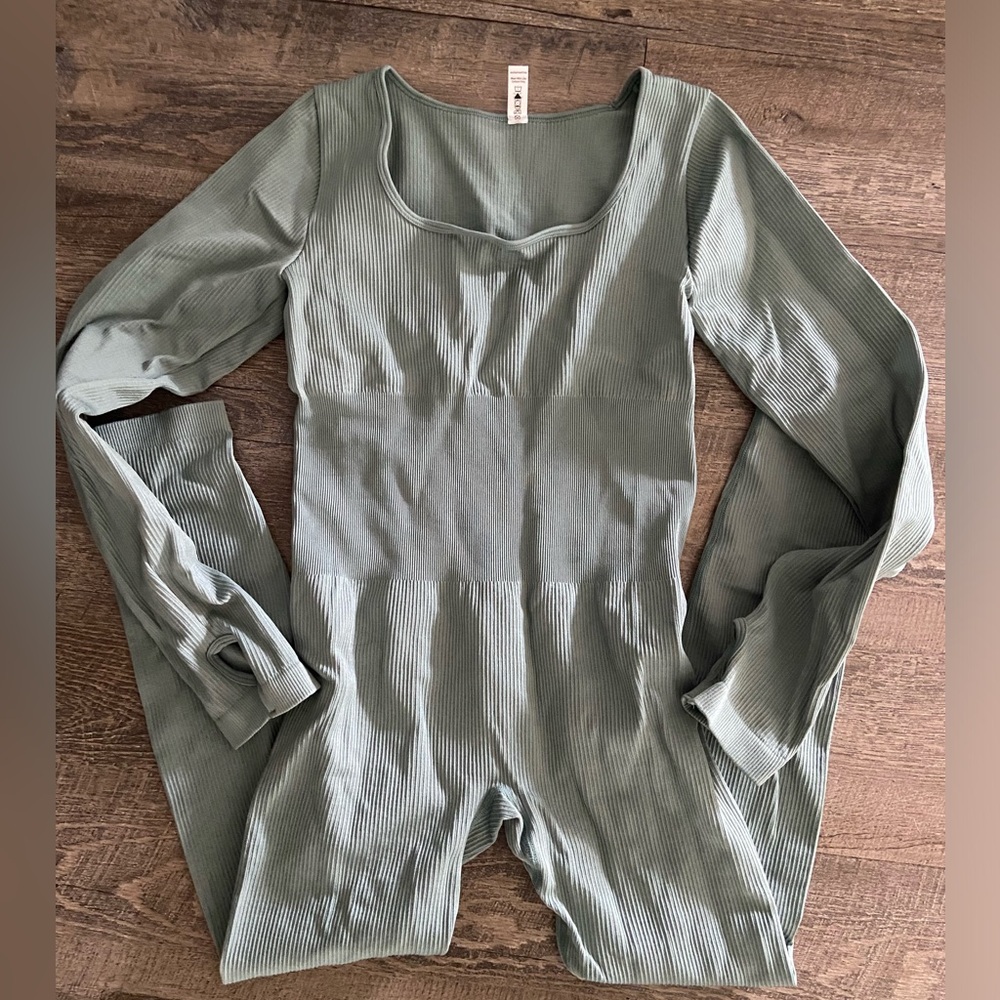 Long sleeves romper